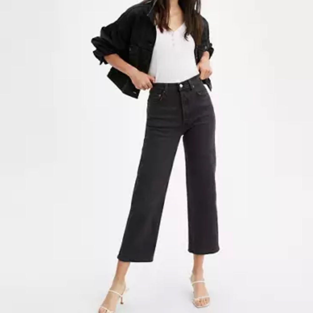 Levi’s Women’s Ribcage Straight Ankle Jeans